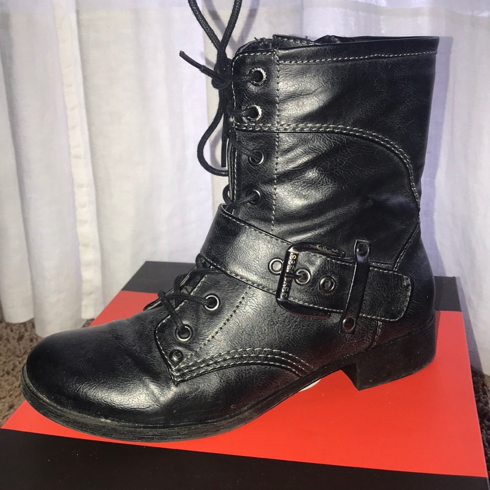 Guess black lace up & buckle boots